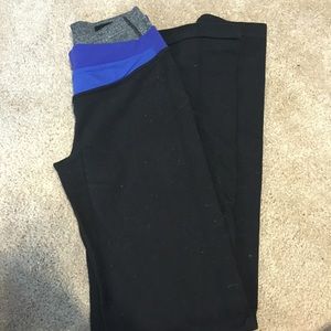 Black Lululemon yoga pants
